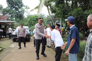 Kapolres Kendal Silaturahmi dengan Warga Dusun Genting, Apresiasi Solidaritas Saat Laka Air