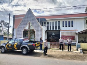 Menjaga Kedamaian Natal dari Desa ke Desa, Polsek Patean Pantau Gereja dan Kapel
