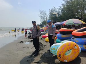 Libur Natal, Polisi Siaga Amankan Wisata Pantai Ngebum Kaliwungu*