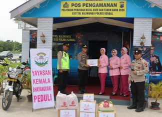 Bhayangkari Cabang Kendal Cek Pos Pam Exit Tol Kaliwungu, Beri Dukungan ke Petugas Ops Lilin Candi 2025