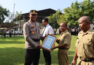 Polres Kendal Beri Penghargaan Anggota dan Masyarakat dalam Upacara Hari Kesadaran Nasional