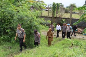 Polisi dan Pemdes Lanji Tandai Tanggul Kali Bodri yang Terkikis dan Berbahaya