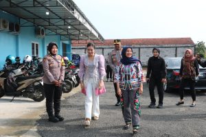 Ketua Bhayangkari Daerah Jateng Tinjau SPPG Polri di Kendal