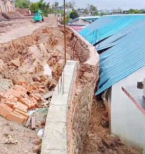 Longsor Batu Miring di Perumahan Kemuning City: Ancaman Kerusakan Lingkungan dan Keselamatan Warga Mangsang