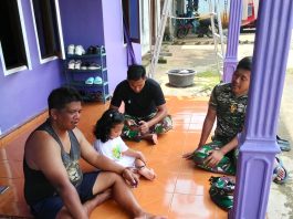 Jalin Silaturahmi, Satgas TMMD Anjang Sana Ke Rumah Warga