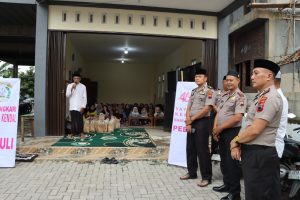 Polres Kendal Bagikan 250 Takjil ke Santri Ponpes Al-Hidayah, Gandeng Ojol dan Bhayangkari