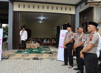 Polres Kendal Bagikan 250 Takjil ke Santri Ponpes Al-Hidayah, Gandeng Ojol dan Bhayangkari