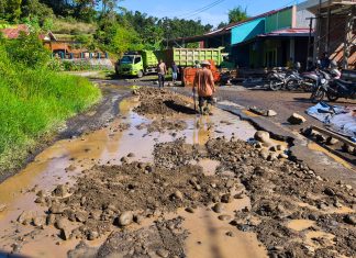 Perbaikan Swadaya Jalan Rusak di Bioa Puak, Material Dibantu Pengusaha Galian C