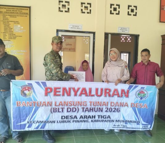10 KPM Desa Arah Tiga Terima BLT-DD Dua Bulan Sekaligus