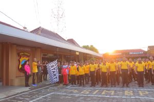 HUT Bhayangkara ke-80, Polres Kendal Gelar Jalan Sehat hingga Pasar Murah