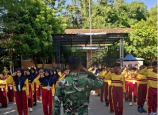 Menanamkan Disiplin dan Kekompakan, TNI Latih PBB Generasi Muda SDN 1 Kesongo