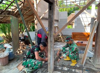 Seragam Loreng dan Semangat Warga, Satgas TMMD ke-129 Mulai Peremajaan Rumah Bapak Koko Margono