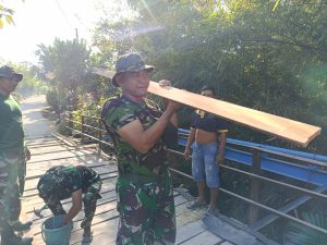 Perbaiki Akses Warga, Satgas TMMD ke-129 Ubah Jembatan Lapuk Menjadi Lebih Layak