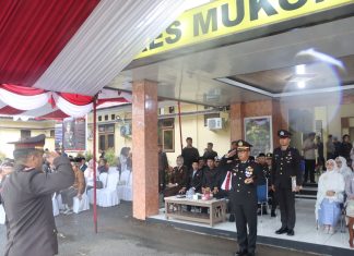 Di Tengah Guyuran Hujan, Polres Mukomuko Gelar Upacara Hari Bhayangkara ke-80 Penuh Khidmat