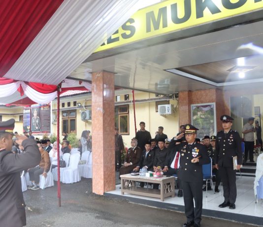 Di Tengah Guyuran Hujan, Polres Mukomuko Gelar Upacara Hari Bhayangkara ke-80 Penuh Khidmat