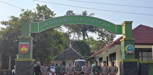 Perkokoh Sinergitas TNI-Polri, Kapolsek Patean Bersama Anggota Gelar Silaturahmi ke Koramil 08 Patean