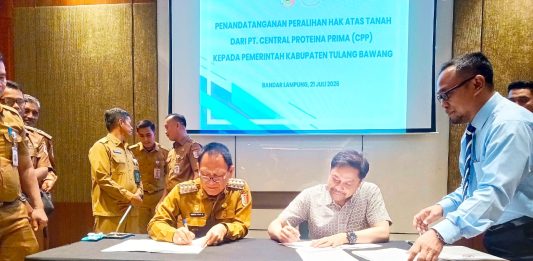 Bupati Qudrotul Ikhwan Pimpin Pengalihan Lahan PT CPP, Percepat Pengembangan Kawasan Ekonomi Biru Tulang Bawang