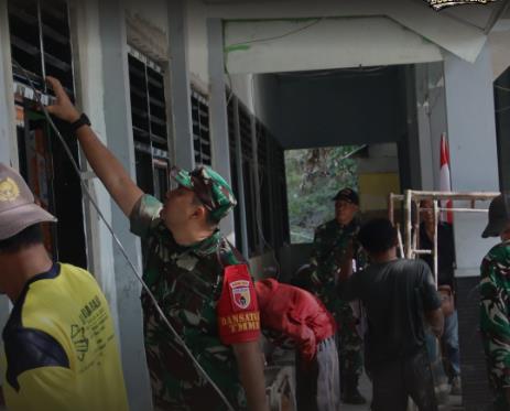 Demi Generasi Emas Indonesia, Satgas TMMD Kebut Renovasi Ruang Kelas SDN Kesongo 1