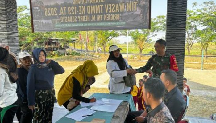 Senam Bersama TMMD ke-129 Bojonegoro, PKK, KKN, dan Warga untuk Meningkatkan Kebugaran Masyarakat