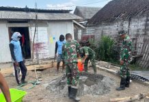 Cor Berkualitas, Rumah Lebih Kokoh, Satgas TMMD Maksimalkan Adukan Semen dan Koral