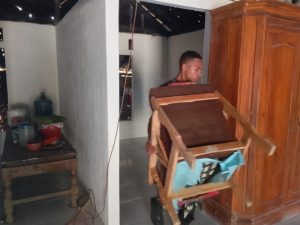 Wajah Baru RTLH Ibu Wagini Mulai Terpancar, Teras Berkeramik Sambut Harapan Baru