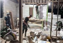 Kekompakan Jadi Kunci, Satgas TMMD dan Warga Tuntaskan Pemasangan Hebel hingga Puncak Dinding