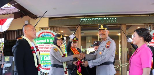 Pamit dari Kendal, AKBP Hendry Serahkan Tongkat Estafet kepada AKBP Ratna