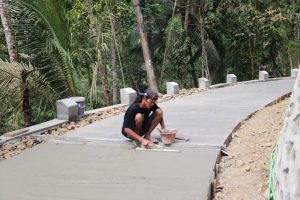 Merapikan Jalan Harapan Warga Gumelem Kulon