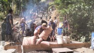Enam Plat Beton Hampir Rampung Akses Warga Gumelem Kulon Kian Lancar