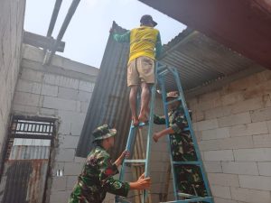 Atap Seng Mulai Terpasang Rumah Pak Toid Kian Mendekati Impian
