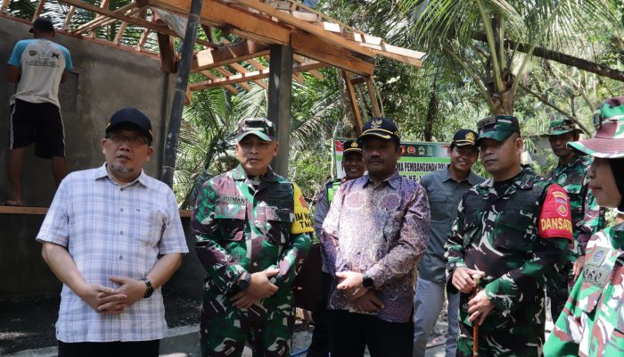 Pos Kamling Berbentuk Limas Simbol Kebersamaan Warga Gumelem Kulon