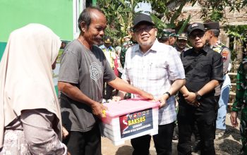 Bingkisan Sembako Jadi Simbol Kepedulian Tim Wasev untuk Warga Gumelem Kulon