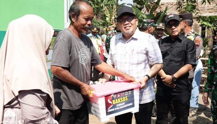 Bingkisan Sembako Jadi Simbol Kepedulian Tim Wasev untuk Warga Gumelem Kulon