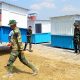 Panas Terik Tak Masalah! Satgas TMMD 129 Bojonegoro Gotong ‘Lapak Masa Depan’ Demi UMKM Kesongo