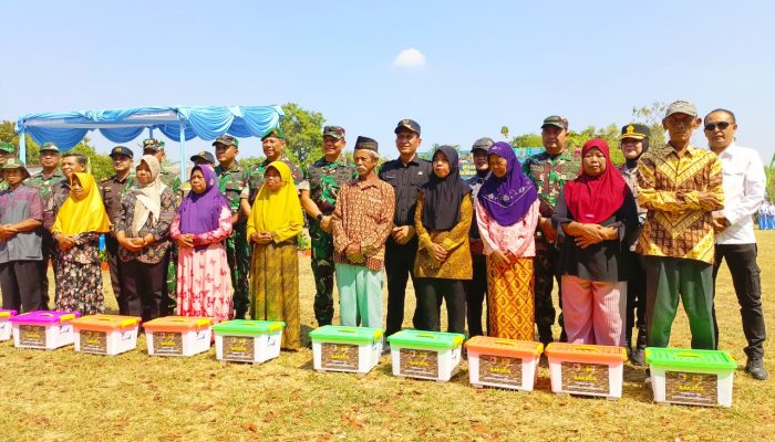 Penutupan TMMD ke-129 di Kesongo Bojonegoro Diwarnai Aksi Sosial Sembako