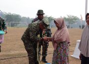 Danrem 071 Wijayakusuma Berikan Bingkisan Sembako Lengkapi Kesan Humanis Penutupan TMMD ke-129
