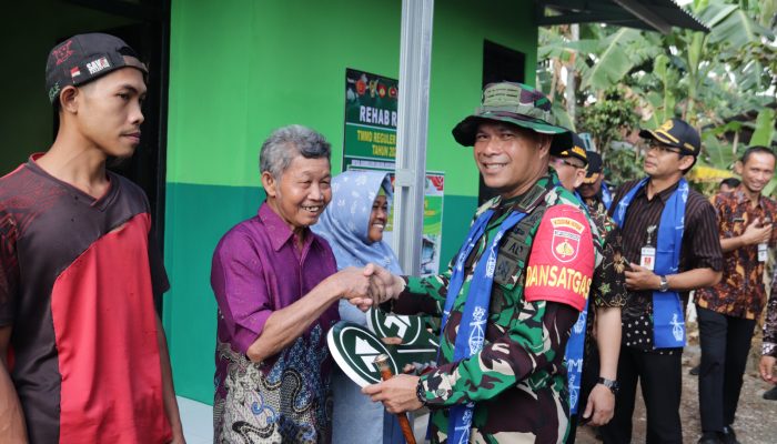 Kunci Diserahkan Harapan Baru Dimulai RTLH TMMD Reguler ke-129 Jadi Rumah Layak Huni
