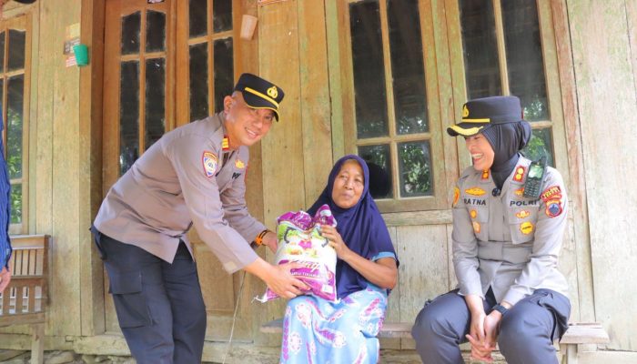 ingankan Beban Warga Terdampak Kemarau, Polres Kendal Salurkan 12 Ribu Liter Air Bersih