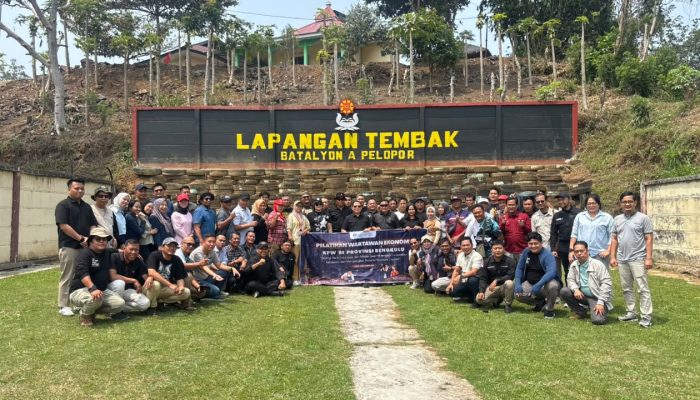 BI Ajak Wartawan Bengkulu Jajal Senjata Brimob, Sinergi Makin Dekat