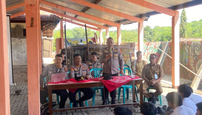 Polres Kendal Sosialisasikan AI ke 337 Pelajar SMA di Sukorejo