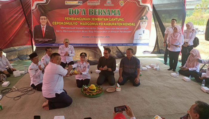 Percepat Akses Antar-Kecamatan, Bupati Kendal Bersama Tim DPR RI Gelar Doa Bersama Pembangunan Jembatan Gantung Cepokomulyo – Margomulyo Kabupaten Kendal
