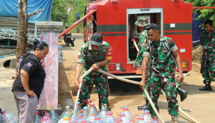 Saat Air Bersih Sulit Didapat, Kodim 0715/Kendal Hadir Bantu Warga Desa Kalirejo