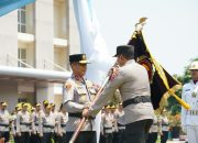 Serah Terima Pataka Maneka Tunggal Dharma Jadi Simbol Pergantian Kapolda Jateng dari Irjen Pol Ribut Hari Wibowo kepada Irjen Pol Roy Hardi Siahaan