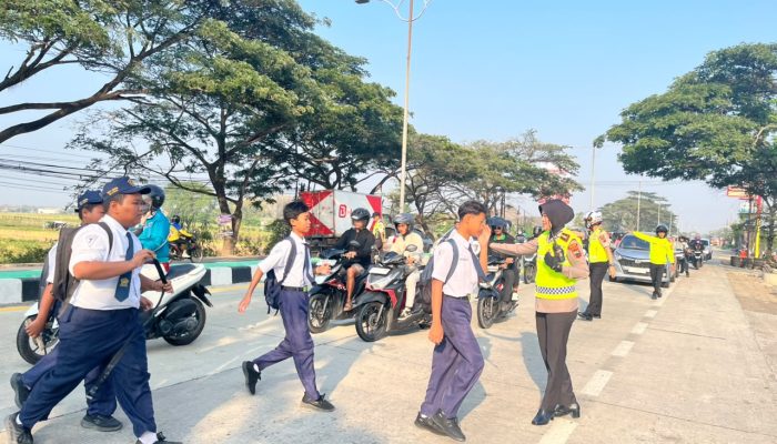 Kapolres Kendal Cek Pengaturan Lalu Lintas Pagi di Jalur Pantura Soekarno-Hatta