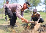 Dukung Quick Wins Presisi, Polres Kendal Hijaukan Pesisir Pantai Muara Kencan