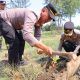 Dukung Quick Wins Presisi, Polres Kendal Hijaukan Pesisir Pantai Muara Kencan